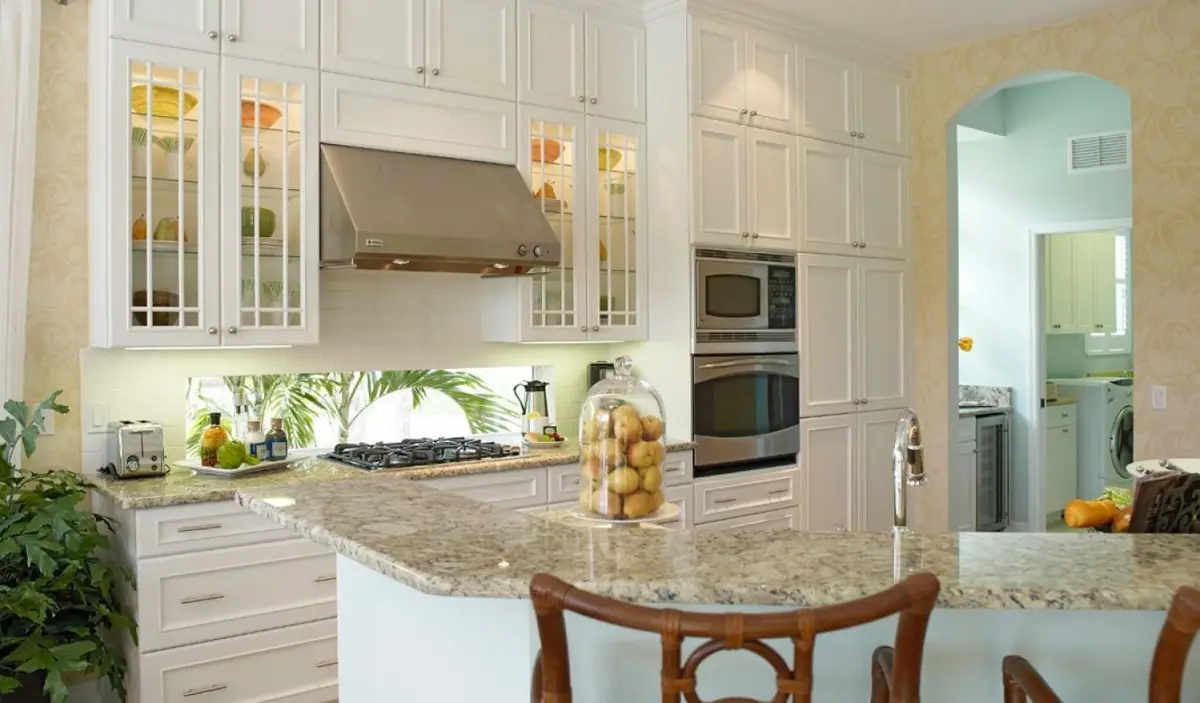 Transitional Kitchen with Custom Cabinets in South Bradenton, FL